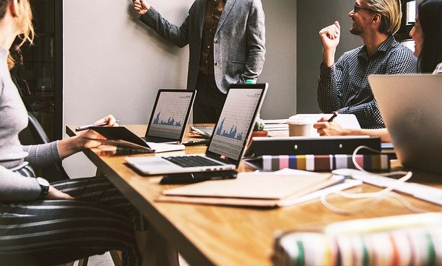 企業(yè)福利決策受內(nèi)外部因素驅(qū)動